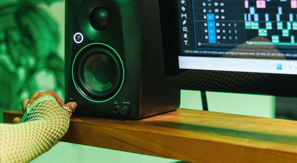 Mackie CR series Powered Monitor Speakers
