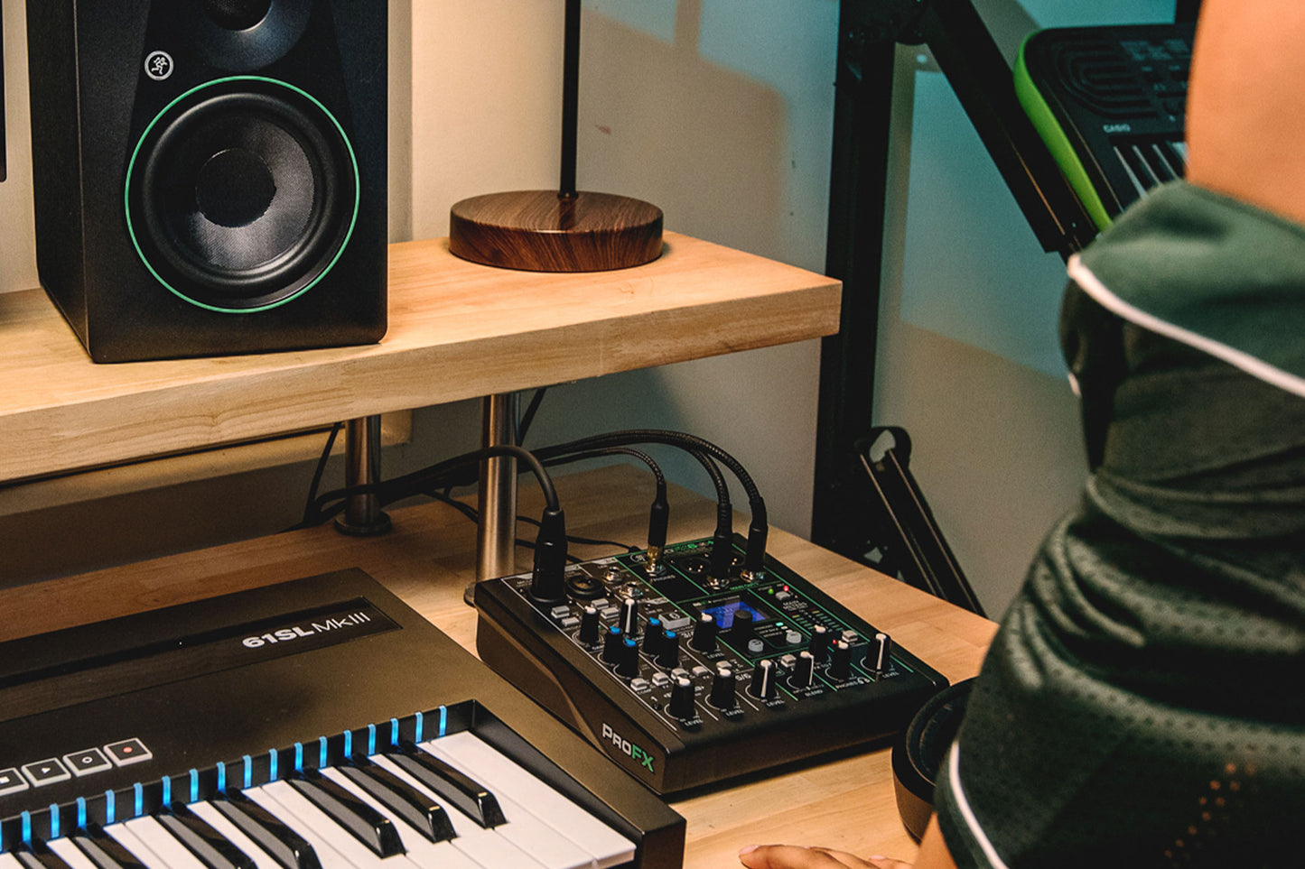 Mackie CR series Powered Monitor Speakers