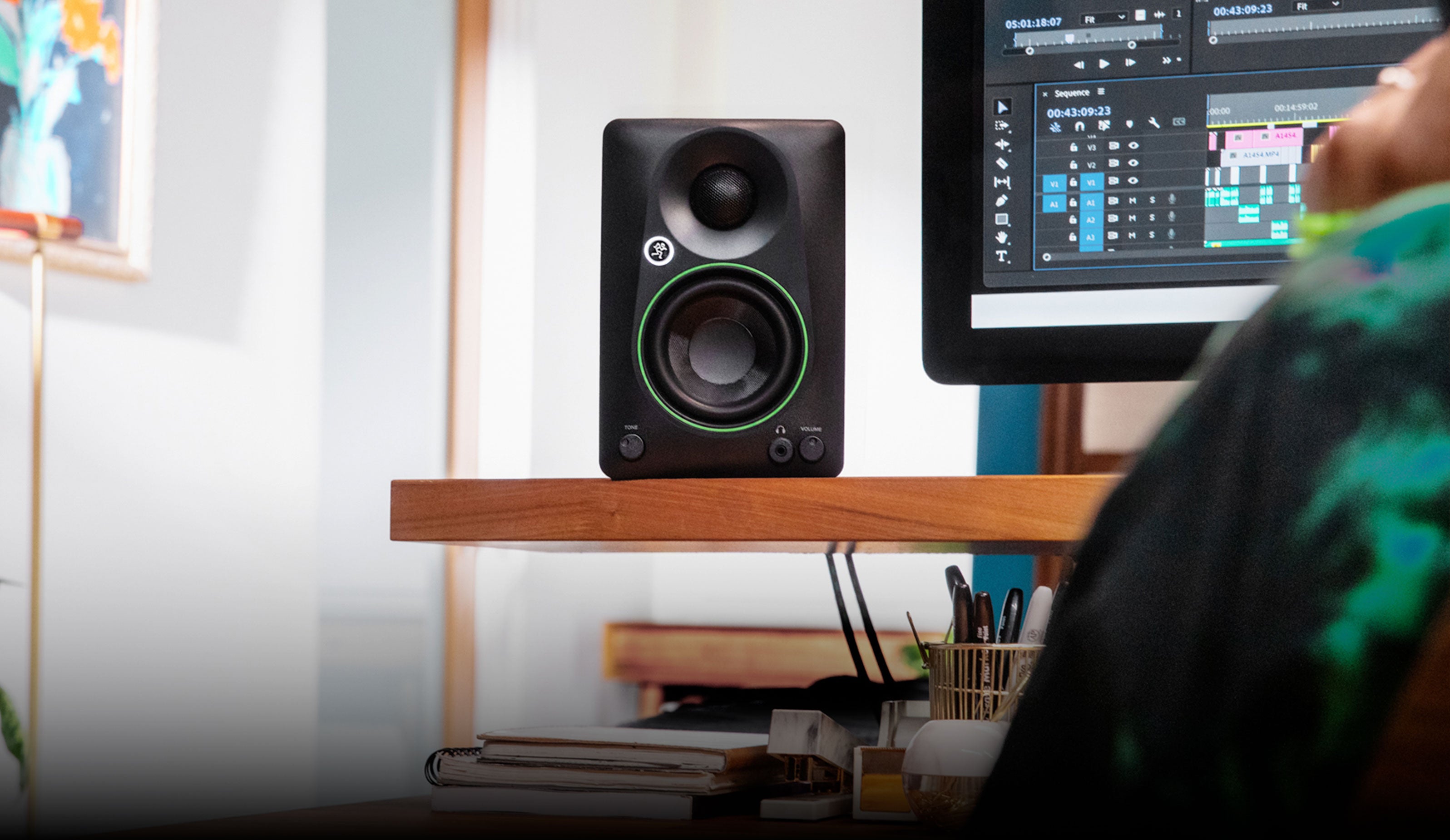 Mackie CR series  Powered Monitor Speakers